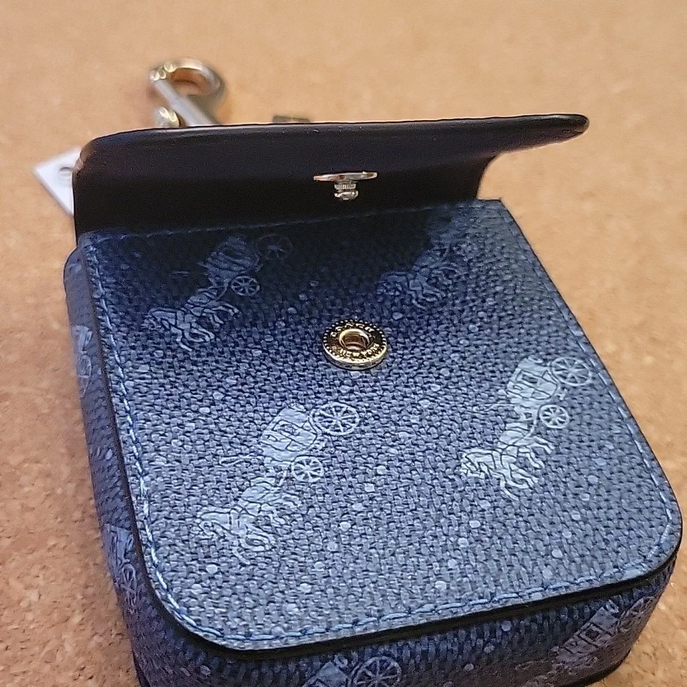 NWT Coach Horse 🐎 and Buggy Blue snapped pouch with keychain and hook - Picture 5 of 8